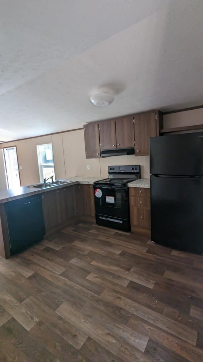 Building Photo - 514 Woodland Dr