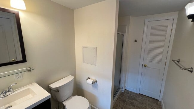 Building Photo - All Utilities Included! 1 Bedroom In-Acces...