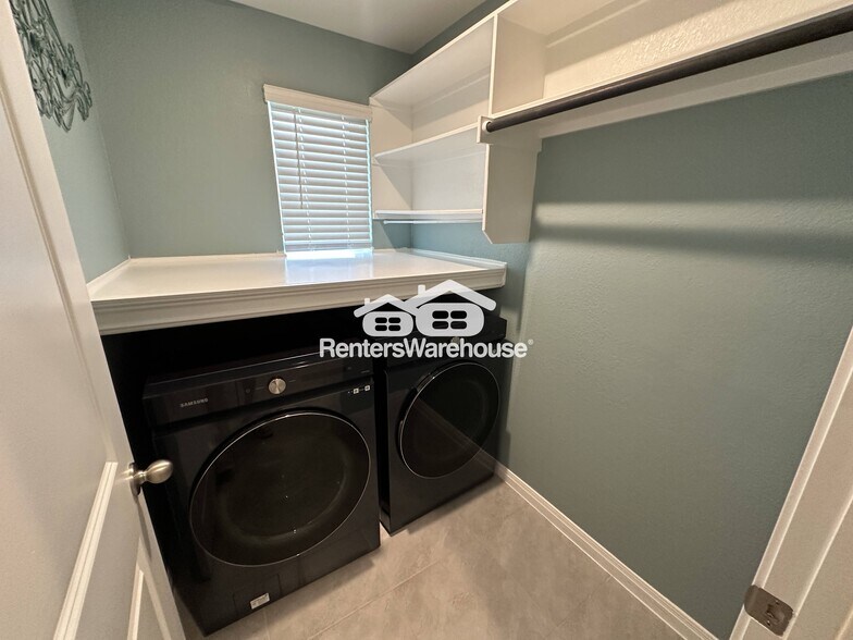 Building Photo - 513 Longmount Cv