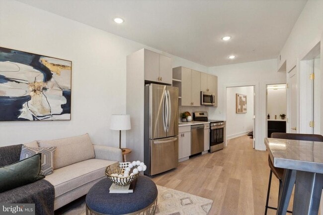 Building Photo - 367 W Hortter St