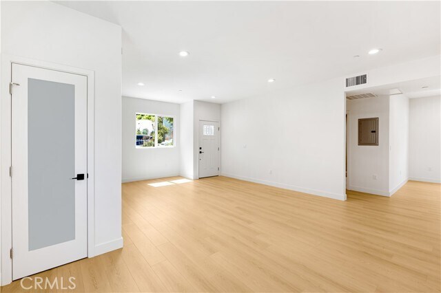 Building Photo - 4038 Somers Ave