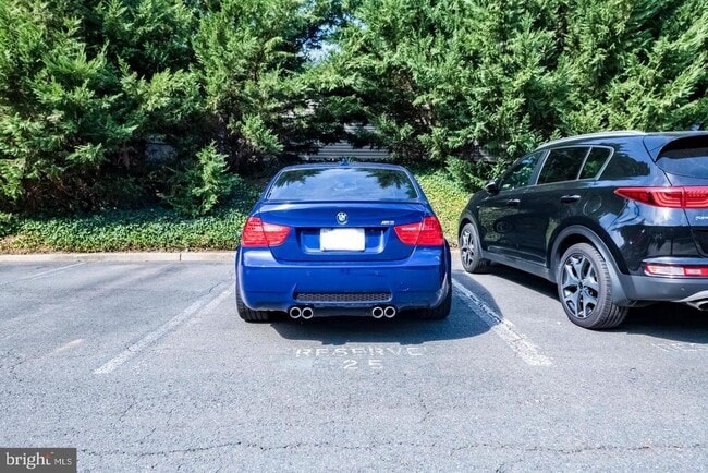 Building Photo - 1849 N Uhle St