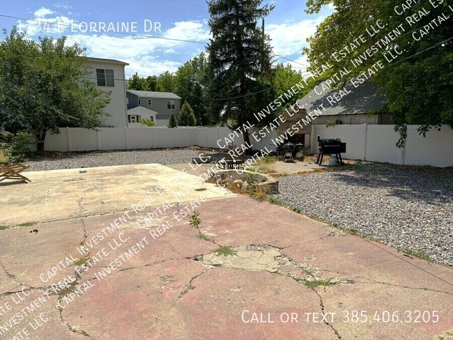 Building Photo - 1134 E Lorraine Dr
