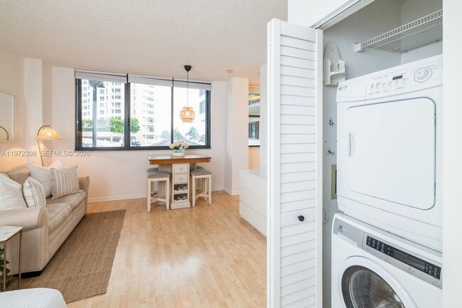 Building Photo - 540 Brickell Key Dr