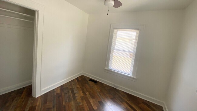 Building Photo - 3 Bedroom, 2 Bath Home in Peoria Heights! ...