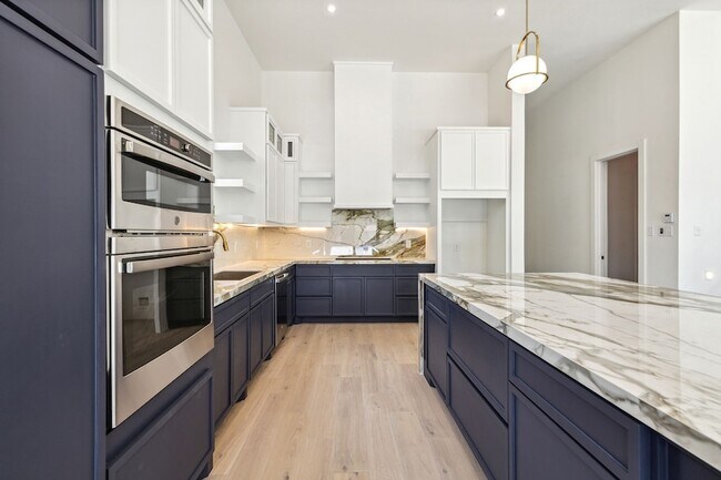 Building Photo - 111 Nob Hill Cir