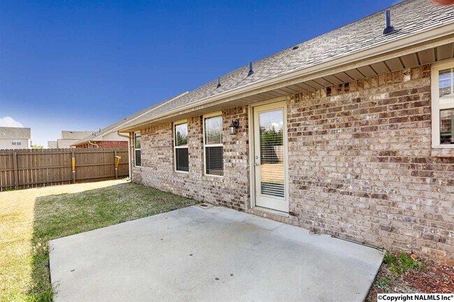 Building Photo - 110 Healey Dr