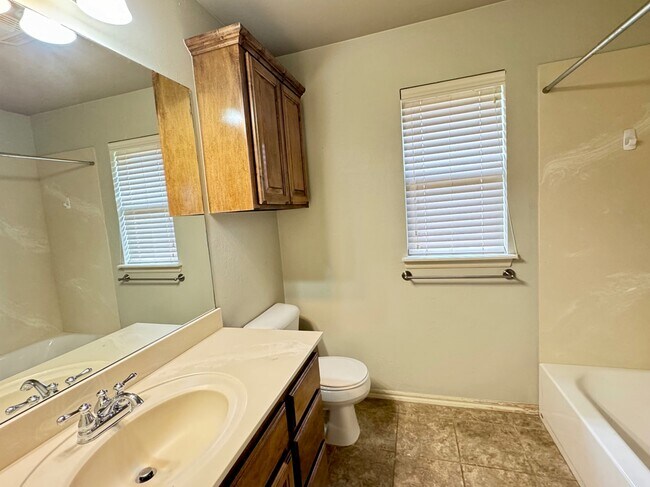 Building Photo - 15705 Creek Heights Dr