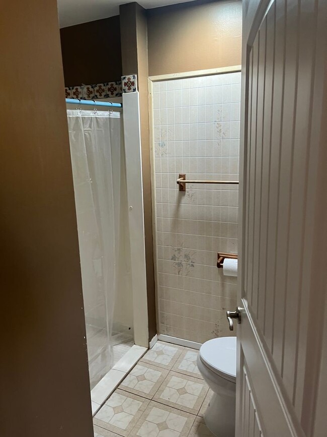 Building Photo - Beautiful 4 Bedroom 3 Bathroom house in Be...