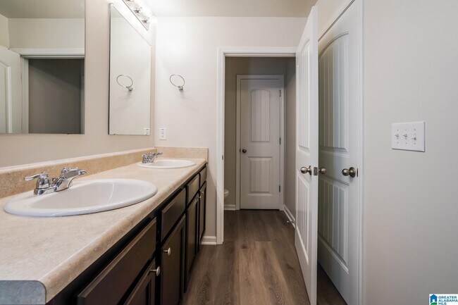 Building Photo - 4691 Woodford Cir