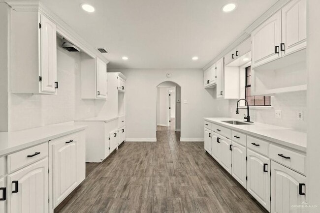 Building Photo - 413 S Los Cerritos Cir