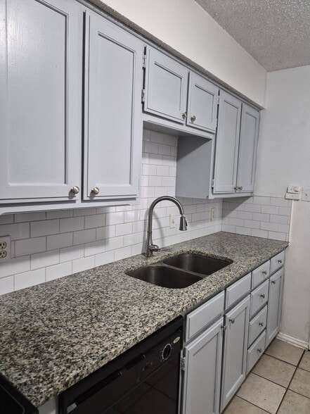 Building Photo - 214 Pine Meadow Dr