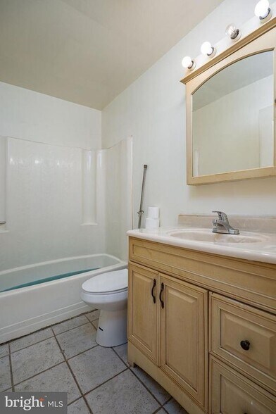 Building Photo - 3748 Tudor Dr