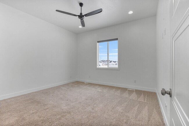 Building Photo - 3 Bed 2 Full Bath home