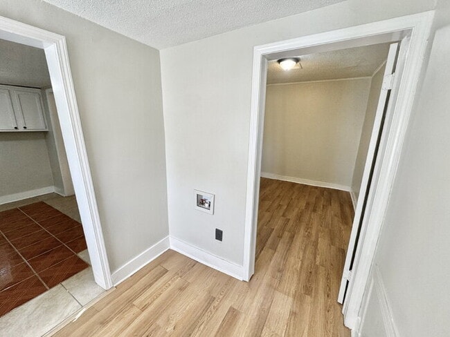 Building Photo - 2603 Carnes Ave