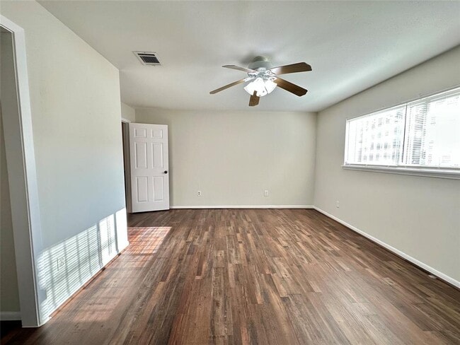 Building Photo - 9210 Meaux Dr