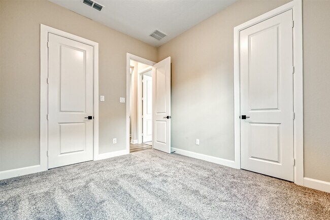 Building Photo - 610 Vineyard Hollow Ct