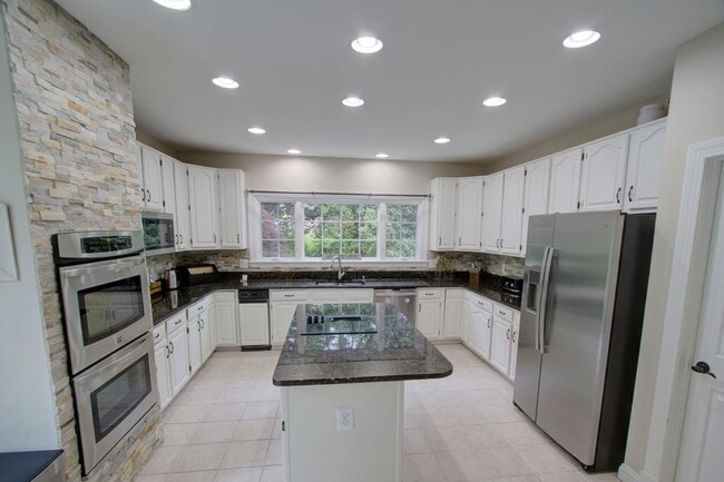 Building Photo - 9724 Middleton Ridge Rd