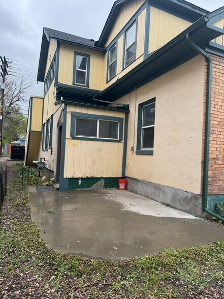 Patio - 315 W Halliday St