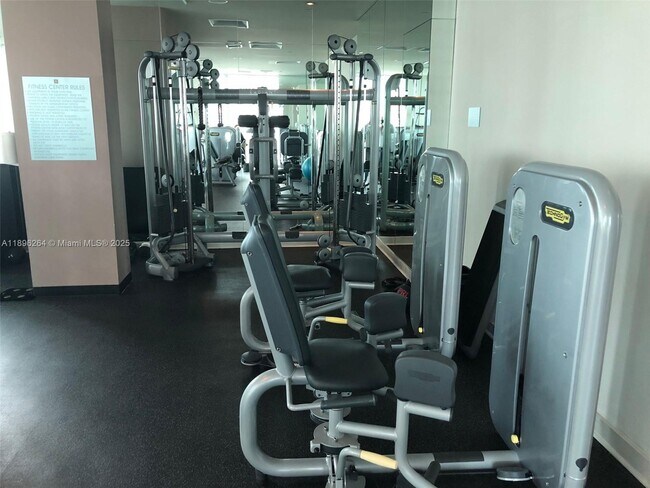 Building Photo - 900 Brickell Key Blvd