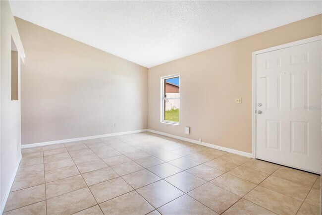 Building Photo - 2610 Adela Ave