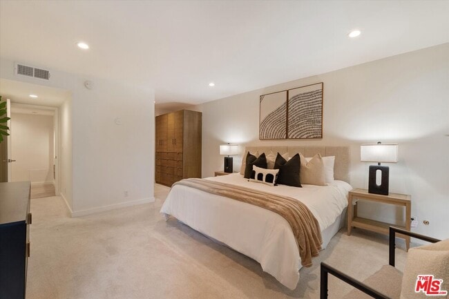 Building Photo - 850 Kings Rd