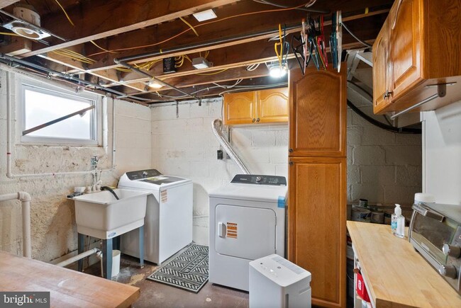 Building Photo - 1804 S Oakland St