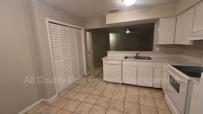 Building Photo - 789 Zella Ln