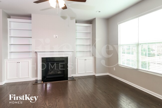 Building Photo - 205 Barberry Dr