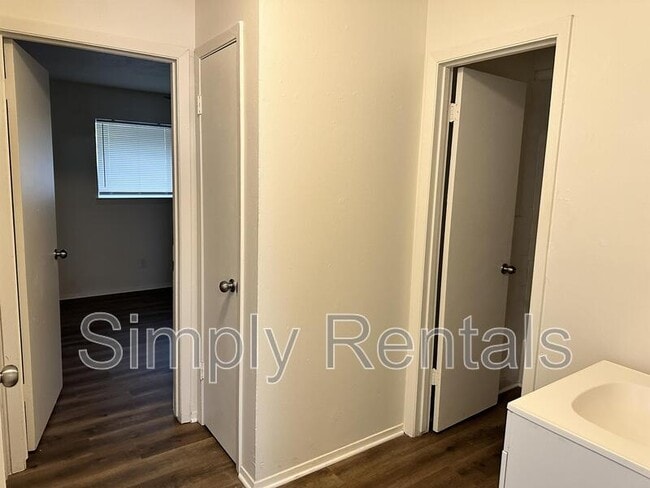 Building Photo - 2002 Washington St