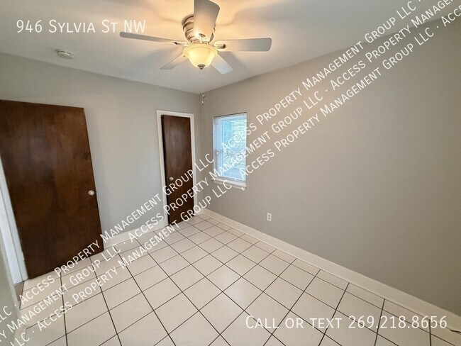 Building Photo - 946 Sylvia St NW