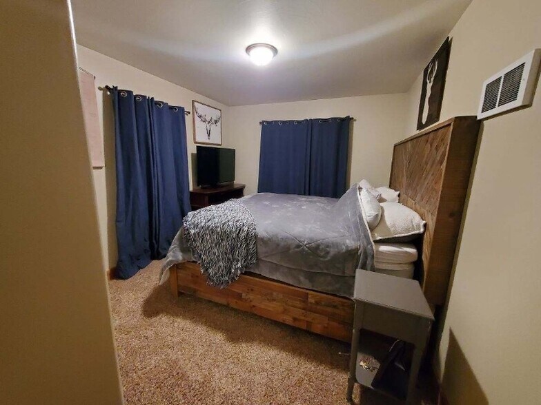 Building Photo - 2744 Overlook Blvd