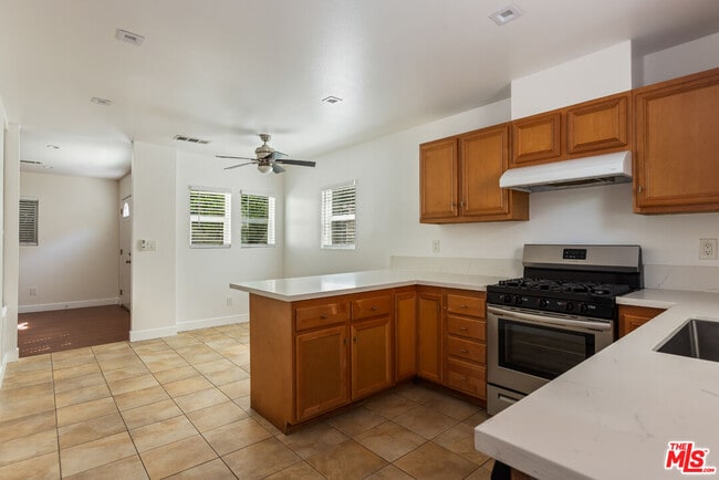 Building Photo - 1206 Beachwood Dr