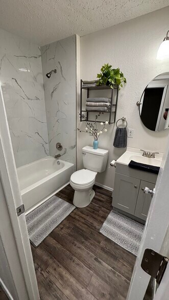 Building Photo - 863 Anahuac Ave