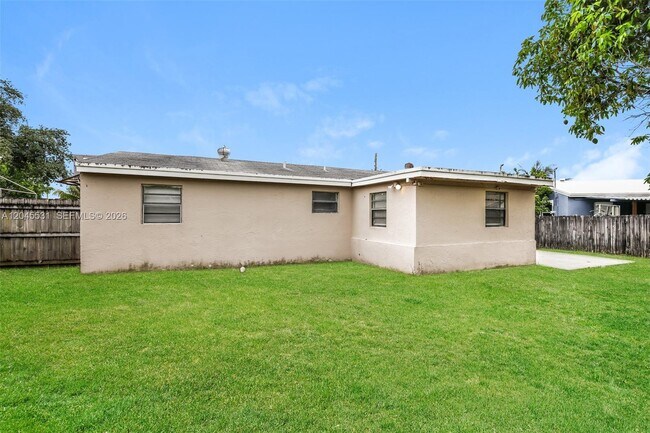 Building Photo - 4951 SW 16th St