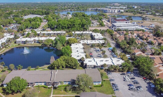 Building Photo - 1ST MONTH RENT FREE 2 Bed 1 Bath 2nd Floor Unit With Balcony In Desirable Area Winter Park Sectio...