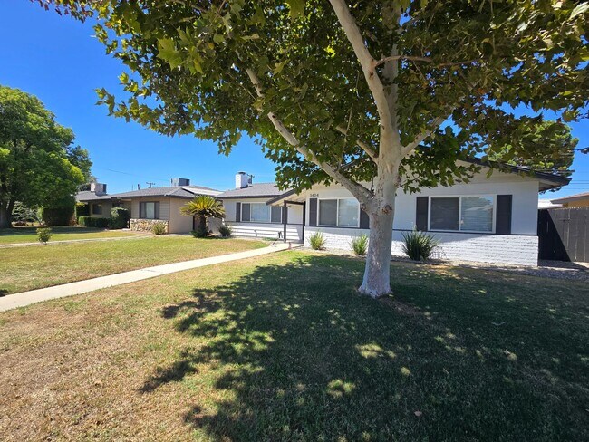 Building Photo - ? Modern 3-Bed, 2-Bath Home with Gorgeous ...