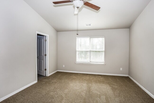 Building Photo - 204 Neal Dr