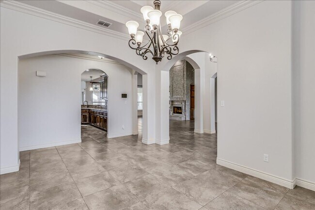 Building Photo - 6241 Lago Vista Dr