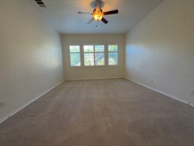 Building Photo - "Spacious  4-Bedroom Oasis in Riverside with 2 Full Baths and 2,470 Sq Ft of Comfort!" NO PETS AL...