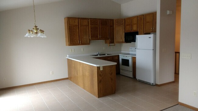 Building Photo - 1025 Pine Cone Ln