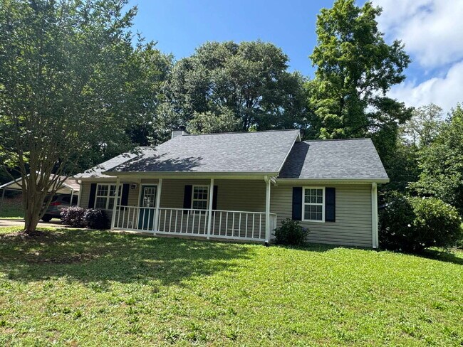 Building Photo - Spacious 3 Bed / 2 Bath Ranch in Establish...