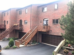 Building Photo - Spectacular 2 Bedroom Waterfront Townhome ...