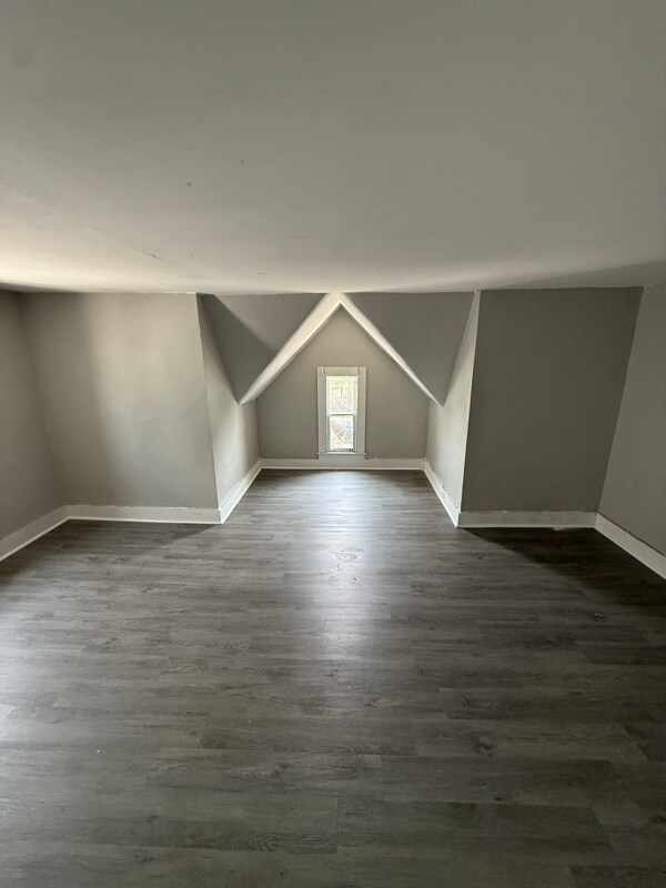 Building Photo - 1365 Capouse Ave