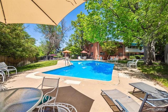 Building Photo - 2203 S Holly St