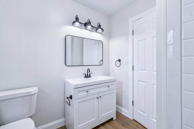 Building Photo - 3233 Wolcott St