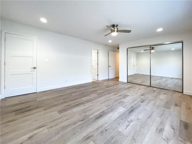 Building Photo - 206 Avenida Victoria
