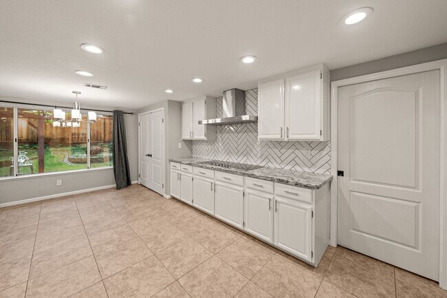 Building Photo - Luxury 4-Bedroom Home with Designer Upgrad...