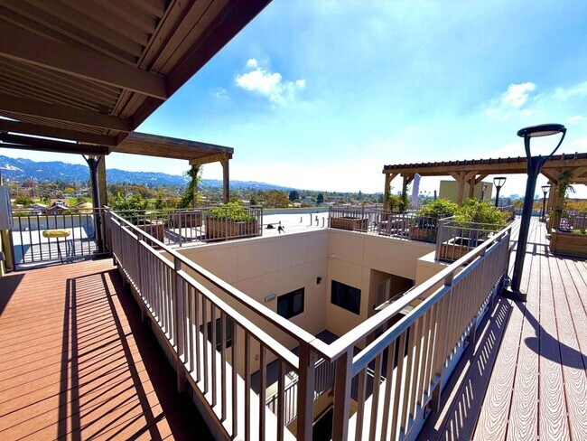 Building Photo - 2747 San Pablo Ave