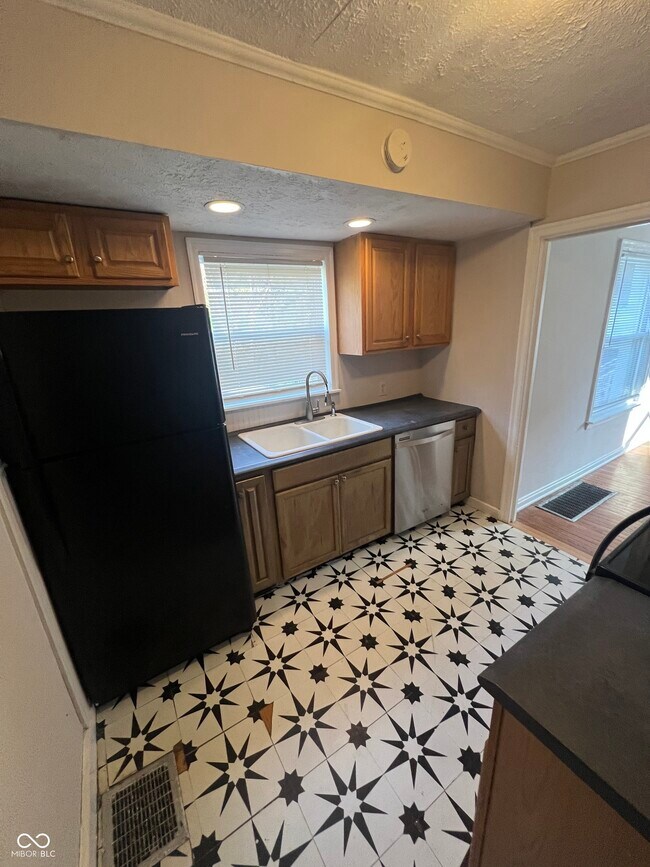 Building Photo - 6967 N College Ave